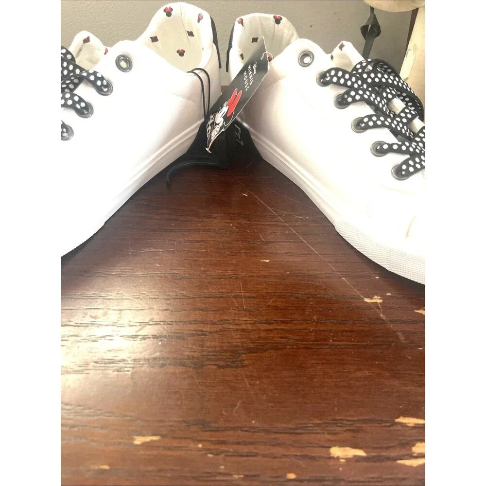 Disney NWTMinnie Mouse Women's Logo White Lace Up Low Top Court Sneakers Sz8 NEW